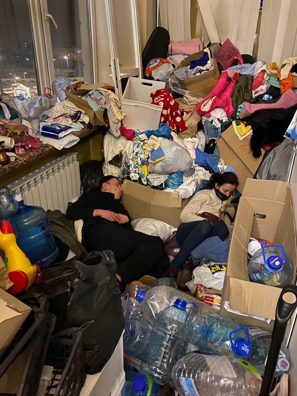 volunteers find space to sleep in Ukraine